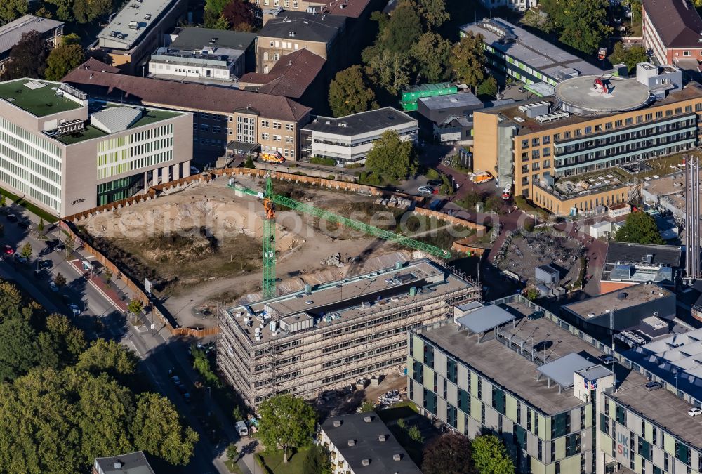 Aerial photograph Kiel - Construction site for a new extension to the hospital grounds Universitaetsklinikum Schleswig-Holstein in the district Ravensberg on street Feldstrasse in Kiel in the state Schleswig-Holstein, Germany
