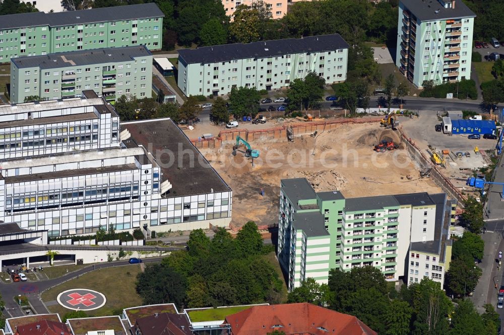 Berlin from the bird's eye view: Construction site for a new extension to the hospital grounds Vivantes Klinikum Neukoelln on street Rudower Chaussee in the district Neukoelln in Berlin, Germany