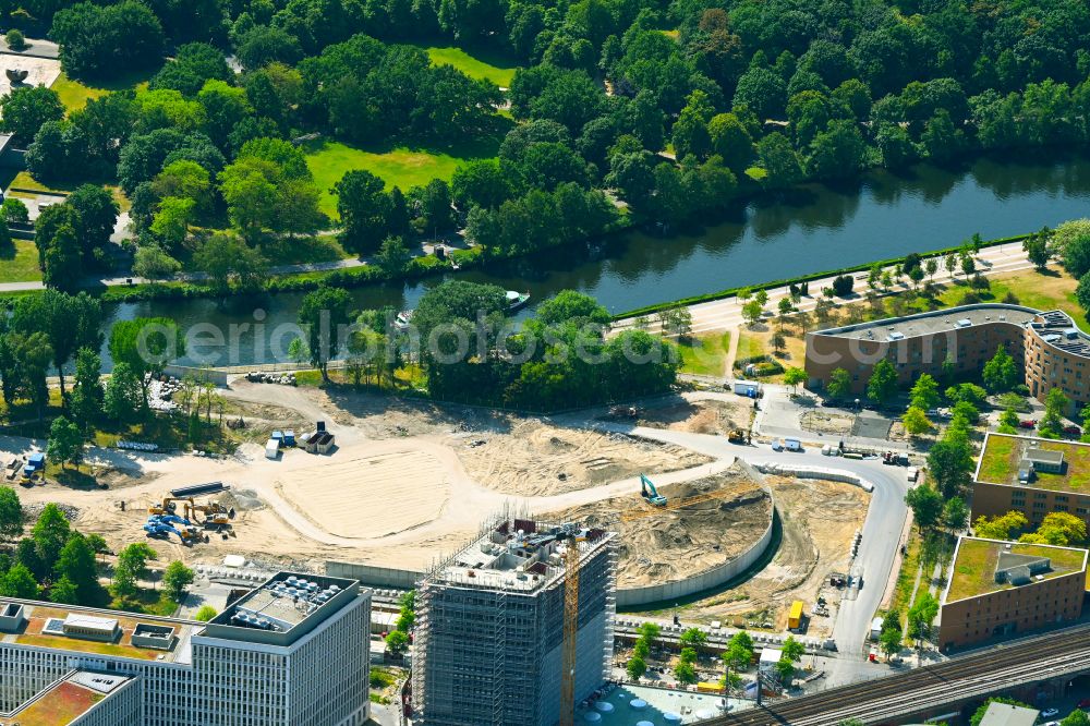 Aerial photograph Berlin - Construction site for the extension of the government administration building - Federal Chancellery - on Magnus-Hirschfeld-Ufer in the Moabit district in Berlin, Germany