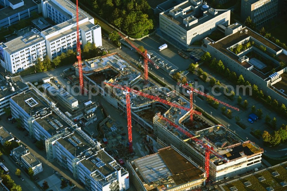 Unterföhring from the bird's eye view: Expansion site on the building complex of the transmitter New Campus of ProSieben Sat.1 Media SE on Medienallee - Gutenbergstrasse in Unterfoehring in the state Bavaria, Germany