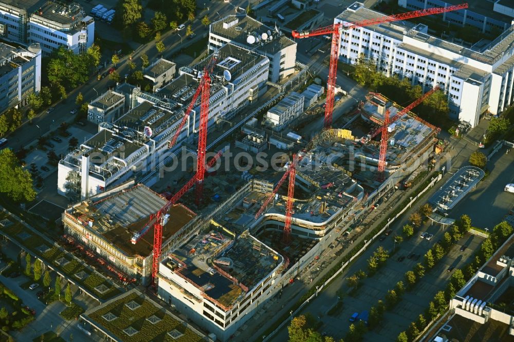 Aerial image Unterföhring - Expansion site on the building complex of the transmitter New Campus of ProSieben Sat.1 Media SE on Medienallee - Gutenbergstrasse in Unterfoehring in the state Bavaria, Germany