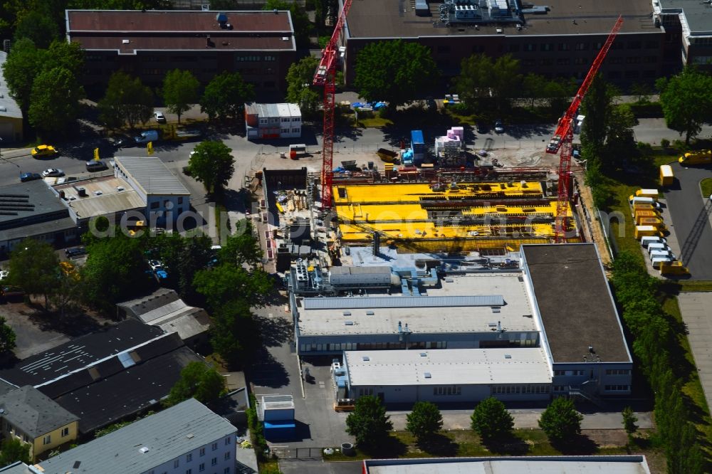 Aerial photograph Berlin - Construction site on building and production halls on the premises of Berliner Stadtreinigungsbetriebe on Gradestrasse in the district Britz in Berlin, Germany