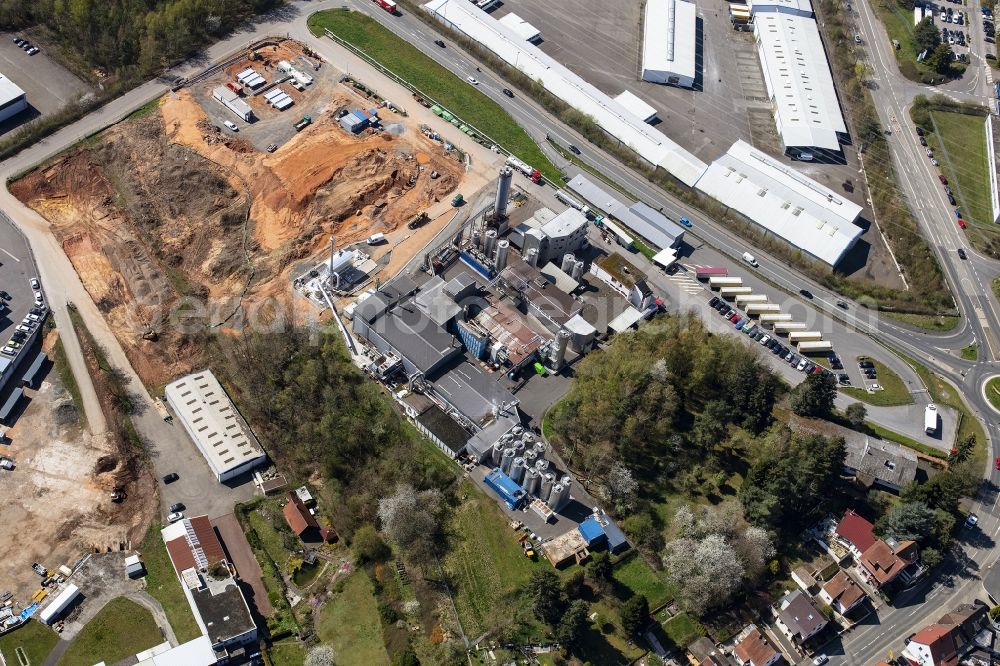 Bexbach from the bird's eye view: Construction site on building and production halls on the premises Fuchs & Hoffmann in the district Frankenholz in Bexbach in the state Saarland, Germany