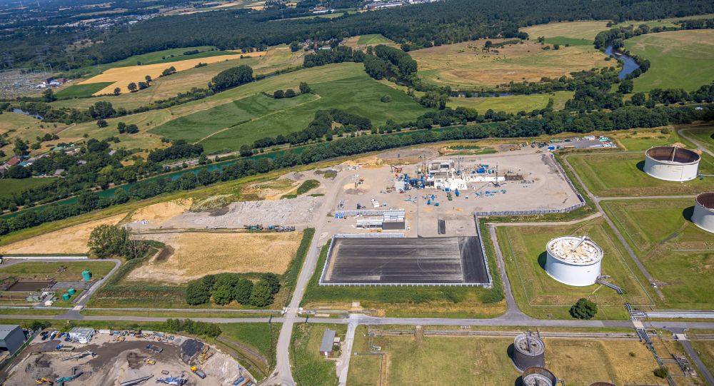 Aerial image Hünxe - Construction site on building and production halls on the premises of HDB Recycling GmbH on street Emil-Fischer-Strasse in the district Bucholtwelmen in Huenxe in the state North Rhine-Westphalia, Germany