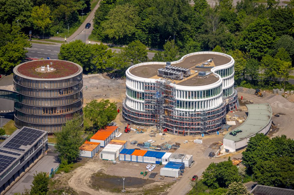 Gelsenkirchen from the bird's eye view: Construction site on building and production halls on the premises fuer ein Laborgebaeude of Gelsenwasser on Willy-Brandt-Allee in the district Erle in Gelsenkirchen at Ruhrgebiet in the state North Rhine-Westphalia, Germany