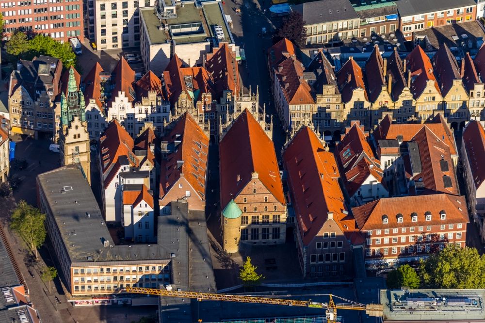 Aerial photograph Münster - Half-timbered house and multi-family house- residential area in the old town area and inner city center on Prinzipalmarkt in the district Altstadt in Muenster in the state North Rhine-Westphalia, Germany