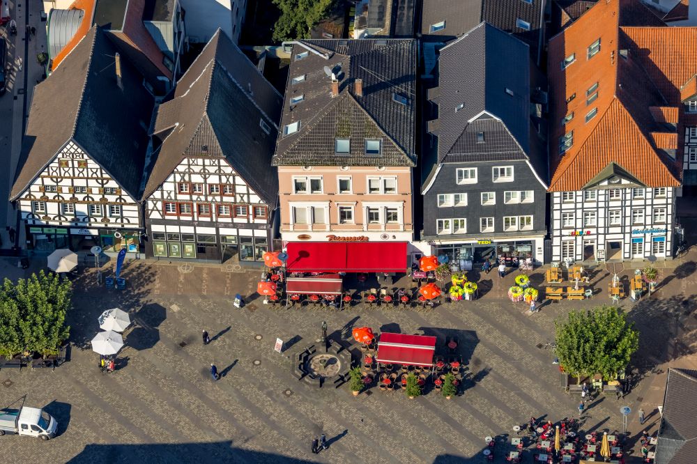 Aerial photograph Unna - Half-timbered house and multi-family house- residential area in the old town area and inner city center on street Markt in Unna at Ruhrgebiet in the state North Rhine-Westphalia, Germany