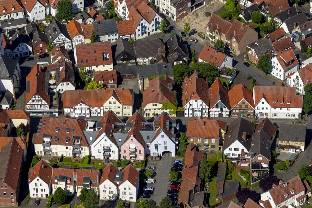 Aerial image Rheda-Wiedenbrück - View of frame houses in Rheda-Wiedenbrueck along the Moenchstrasse in the state North Rhine-Westphalia