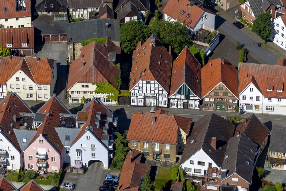 Aerial photograph Rheda-Wiedenbrück - View of frame houses in Rheda-Wiedenbrueck along the Moenchstrasse in the state North Rhine-Westphalia