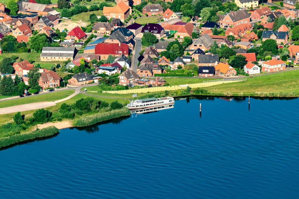Artlenburg from the bird's eye view: Passenger ship Lueneburger Heide at the city port of the Elbe in Artlenburg in the state Lower Saxony, Germany