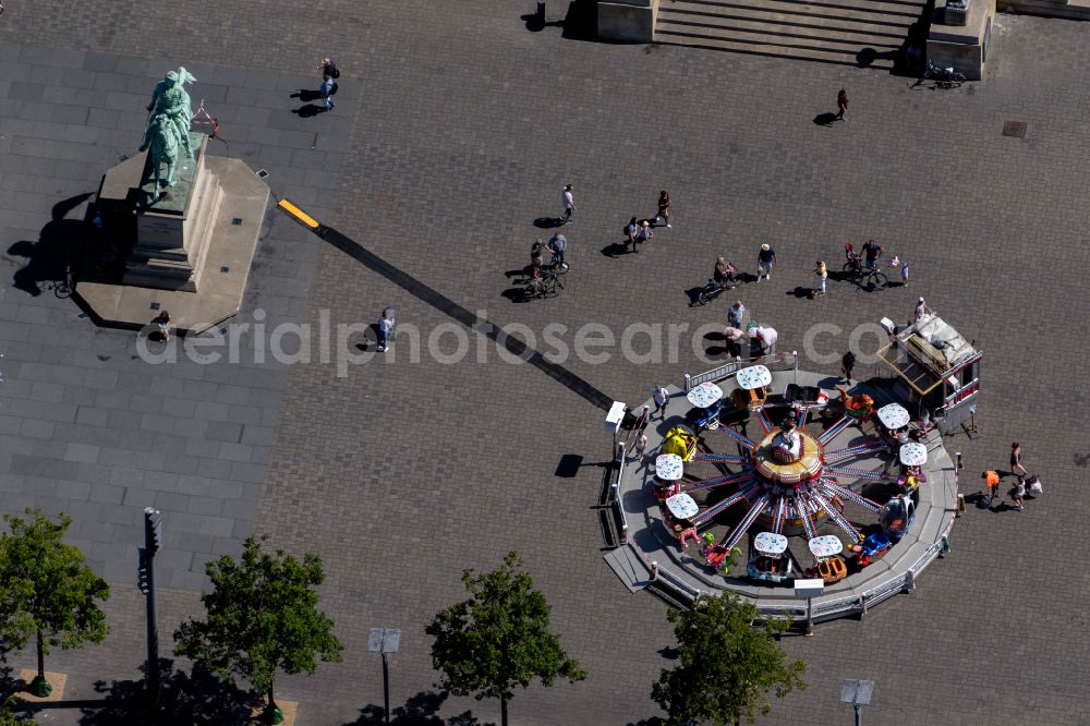 Braunschweig from the bird's eye view: Amusement ride at the monument Herzog Friedrich Wilhelm in Brunswick in the state Lower Saxony, Germany