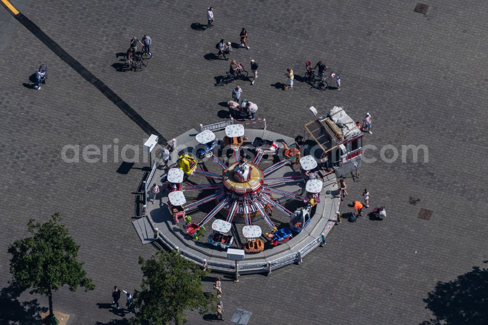 Aerial image Braunschweig - Amusement ride at the monument Herzog Friedrich Wilhelm in Brunswick in the state Lower Saxony, Germany