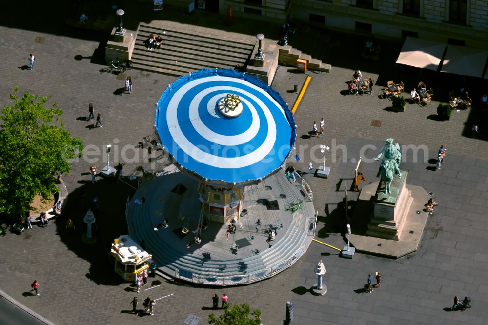 Braunschweig from the bird's eye view: Amusement ride at the monument Herzog Karl Wilhelm Ferdinand in Brunswick in the state Lower Saxony, Germany