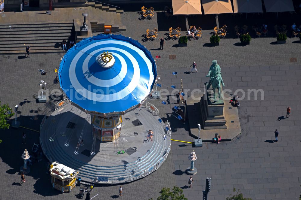 Aerial image Braunschweig - Amusement ride at the monument Herzog Karl Wilhelm Ferdinand in Brunswick in the state Lower Saxony, Germany
