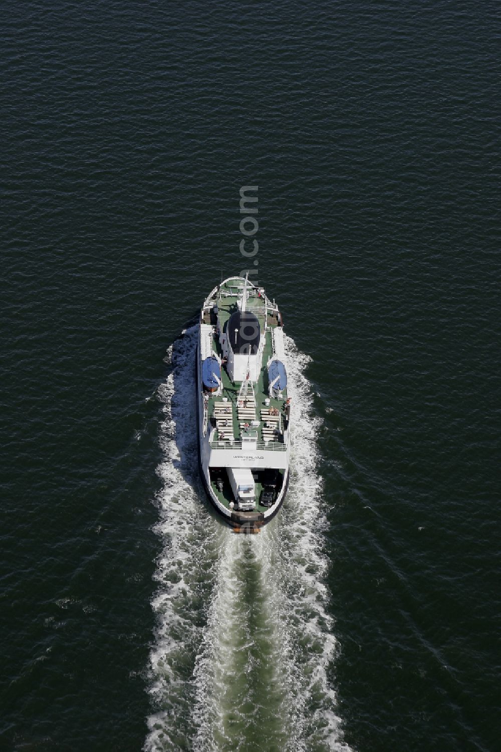 Havneby from the bird's eye view: Driving a car ferry in the North Sea at Havneby in Syddanmark, Denmark. The ferry Vikingland ( IMO 7349986 ) was one of formerly two ferries that commuted between the Danish island of Rom and List on the German island of Sylt