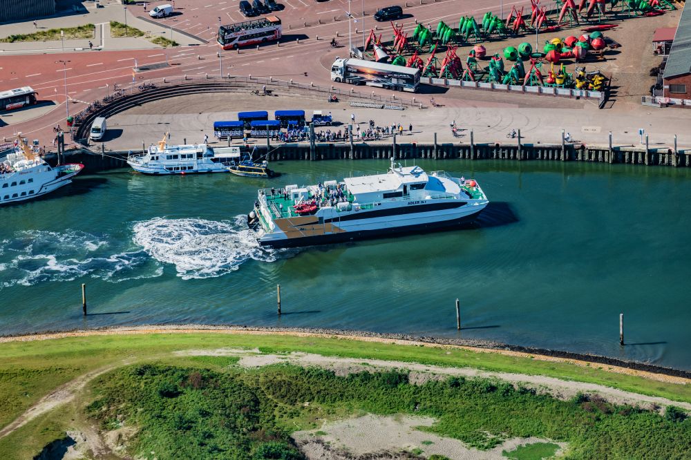 Norderney from the bird's eye view: Trip of a ferry catamaran ship Adler Jet into the harbor on Norderney in ferry traffic with Heligoland in the state Lower Saxony, Germany