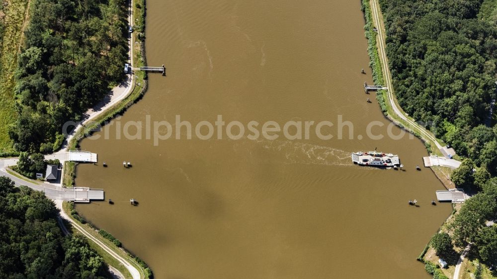 Aerial photograph Burg (Dithmarschen) - Ride a ferry ship of Kanalfaehre Burg over the Nord-Ostsee-Kanal in Burg (Dithmarschen) in the state Schleswig-Holstein, Germany
