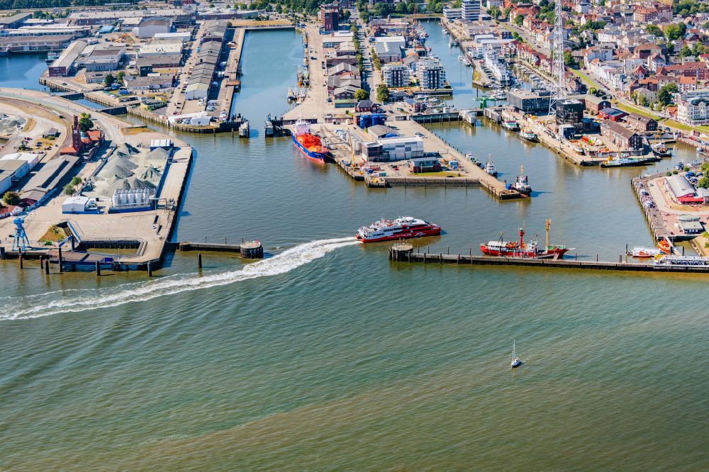 Cuxhaven from the bird's eye view: Travel of a ferry ship Katamaran Halunder Jet der FRS Reederei in Cuxhaven habour in the state Lower Saxony, Germany