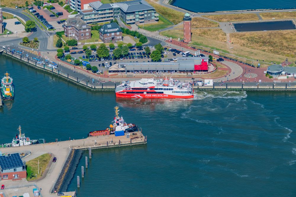 Cuxhaven from the bird's eye view: Travel of a ferry ship Katamaran Halunder Jet der FRS Reederei in Cuxhaven habour in the state Lower Saxony, Germany