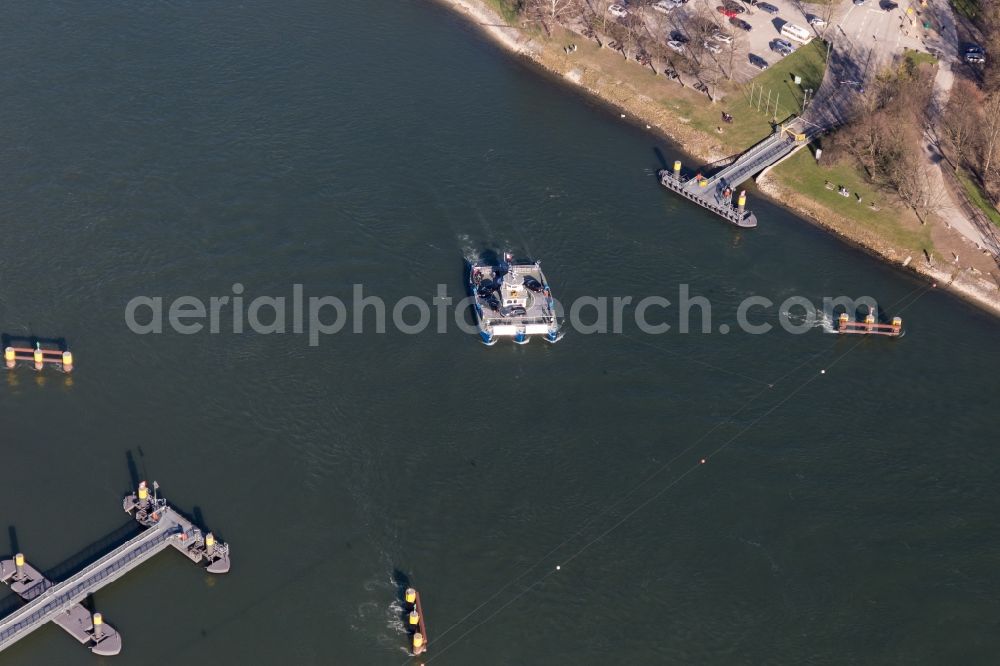 Aerial photograph Seltz - Ride a ferry ship Solar-Rhine ferry in Plittersdorf in the state Baden-Wurttemberg, Germany