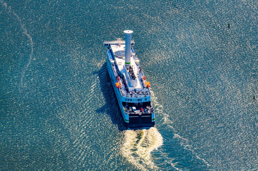 Aerial photograph Rostock - Ride a ferry ship of StenaLine on street Am Warnowkai in the district Peez in Rostock at the baltic sea coast in the state Mecklenburg - Western Pomerania, Germany