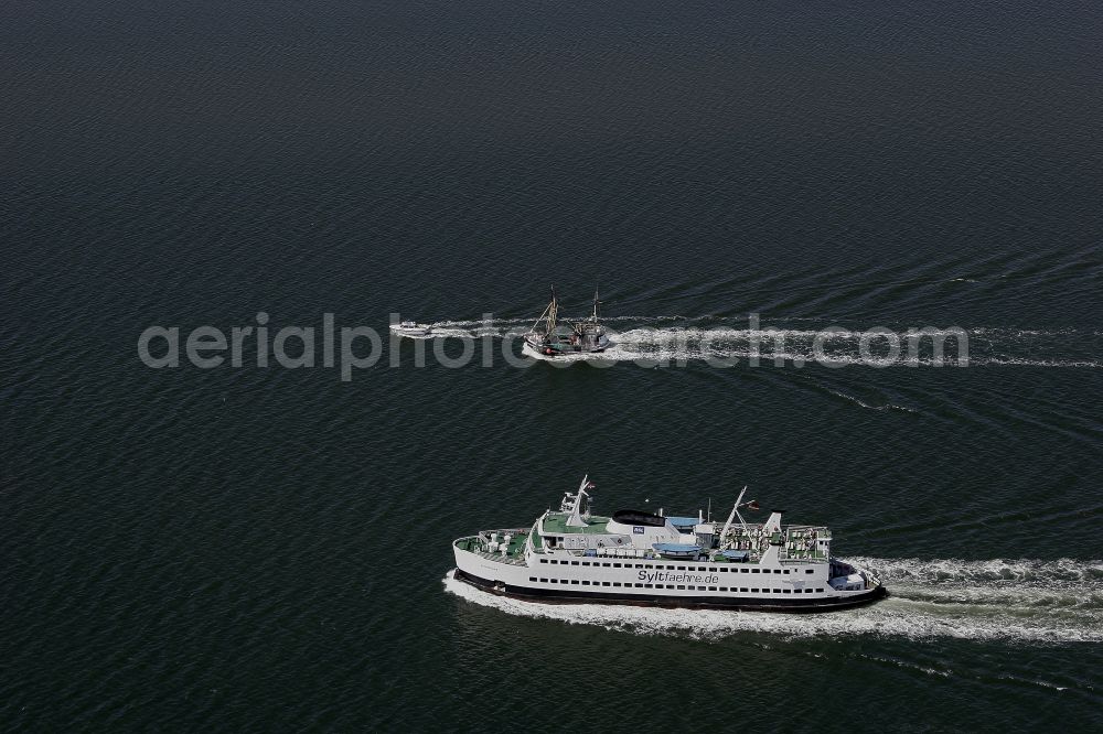 Aerial photograph Havneby - Driving a ferry in the Wadden Sea in Havneby in Syddanmark, Denmark