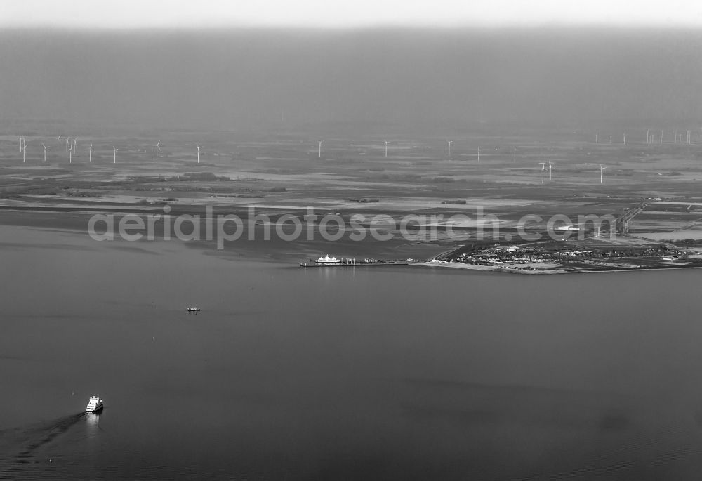 Aerial image Dagebüll - Journey of a ferry to the North-Frisian mainland in Dagebuell in the federal state Schleswig-Holstein, Germany