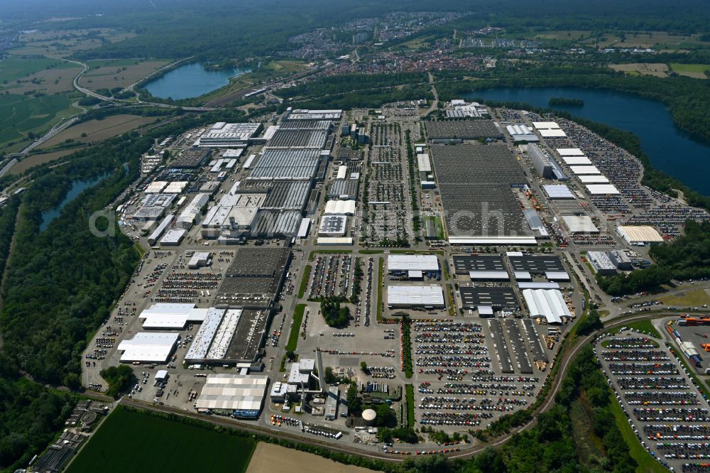 Aerial image Wörth am Rhein - Buildings and production halls on the vehicle construction site and parking spaces for new vehicles in Woerth am Rhein in the state Rhineland-Palatinate, Germany