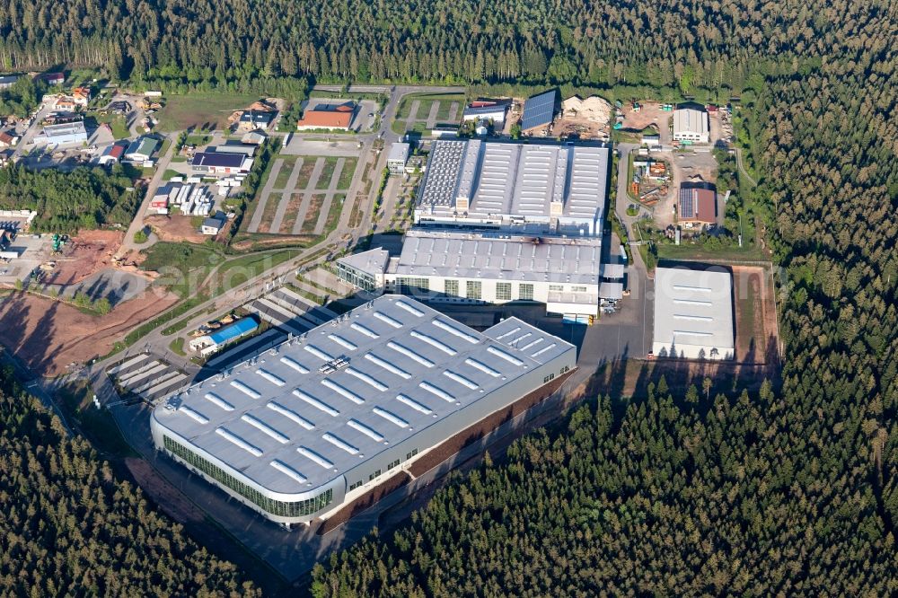 Aerial photograph Simmersfeld - Buildings and production halls on the vehicle construction site of BNS Boysen Nutzfahrzeug Systeme GmbH&Co.KG on Albblickstrasse in Simmersfeld in the state Baden-Wurttemberg, Germany