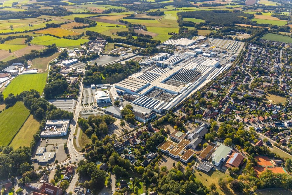 Aerial photograph Harsewinkel - Buildings and production halls on the vehicle construction site of CLAAS KGaA mbH on Muehlenwinkel in Harsewinkel in the state North Rhine-Westphalia, Germany