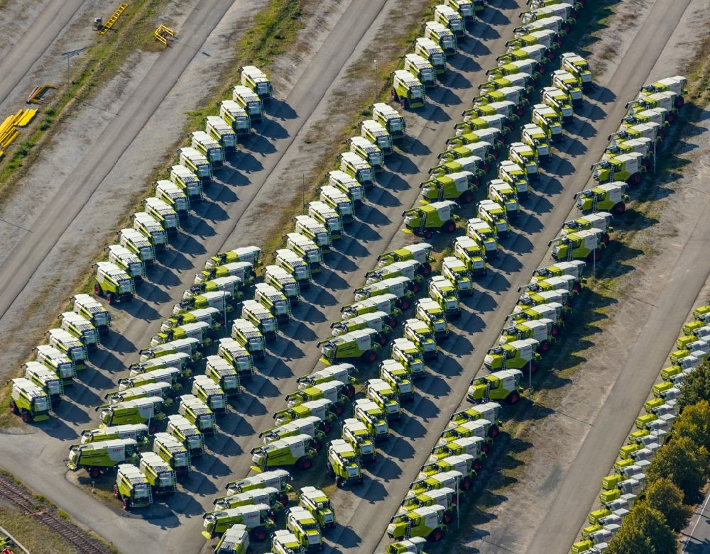 Harsewinkel from above - Buildings and production halls on the vehicle construction site of CLAAS KGaA mbH on Muehlenwinkel in Harsewinkel in the state North Rhine-Westphalia, Germany