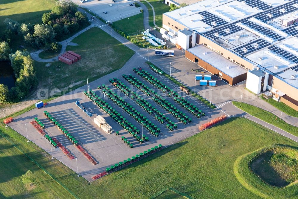 Bruchsal from the bird's eye view: Buildings and production halls on the vehicle construction site of John Deere GmbH & Co. KG on John-Deere-Strasse in the district Untergrombach in Bruchsal in the state Baden-Wurttemberg, Germany