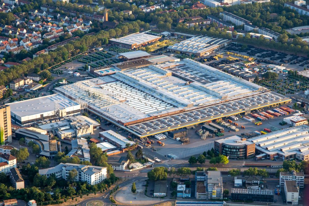 Aerial image Mannheim - Buildings and production halls on the vehicle construction site JJohn Deere GmbH & Co KG on street John-Deere-Strasse in the district Lindenhof in Mannheim in the state Baden-Wurttemberg, Germany