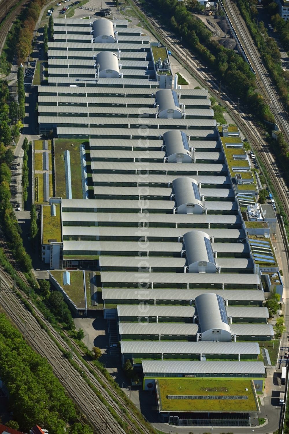Stuttgart from above - Buildings and production halls on the vehicle construction site Mercedes-Benz Motorenwerk in the district Cannstatt in Stuttgart in the state Baden-Wuerttemberg, Germany