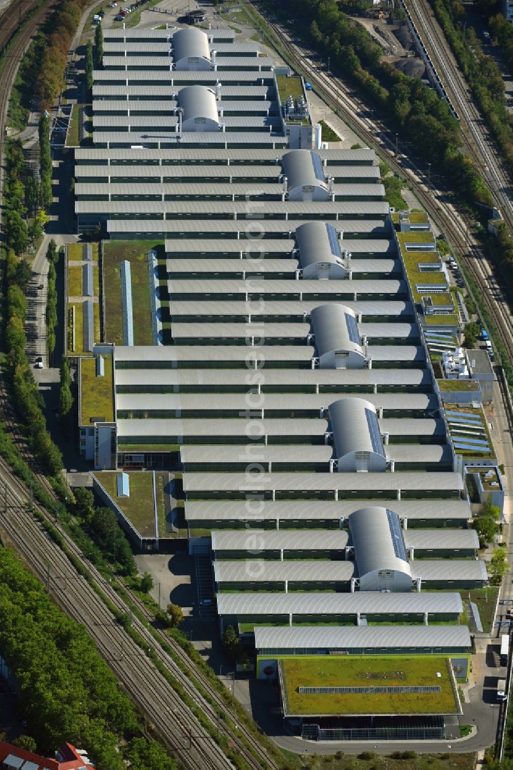 Stuttgart from the bird's eye view: Buildings and production halls on the vehicle construction site Mercedes-Benz Motorenwerk in the district Cannstatt in Stuttgart in the state Baden-Wuerttemberg, Germany