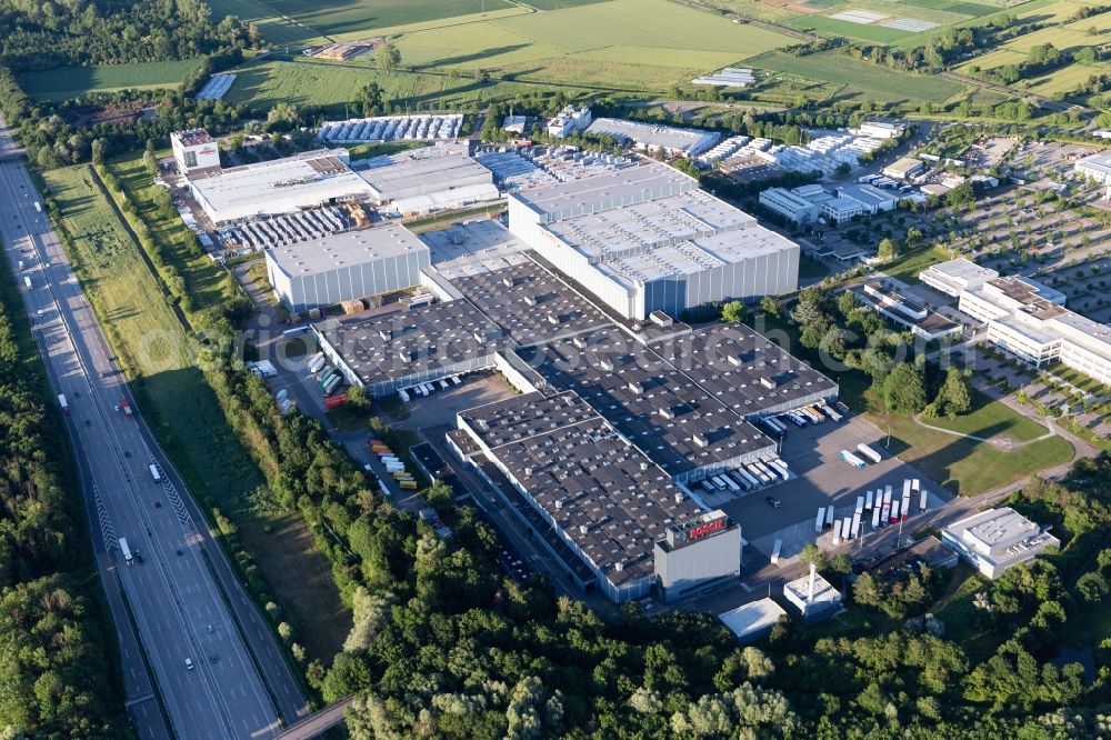 Karlsruhe from above - Buildings and production halls on the vehicle construction site Robert Bosch GmbH Auf of Breit in the district Durlach in Karlsruhe in the state Baden-Wurttemberg, Germany