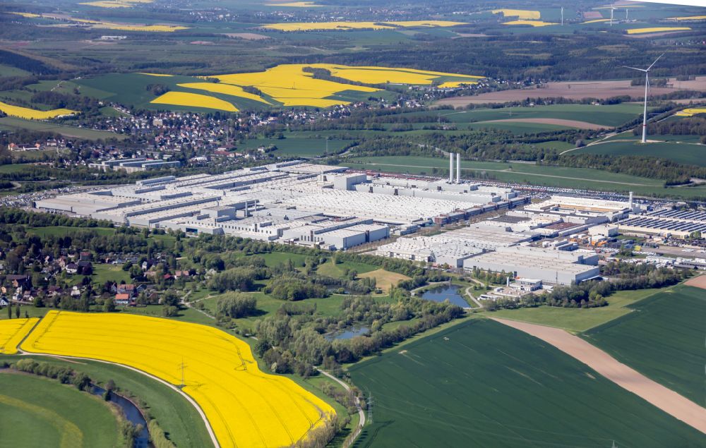Aerial photograph Zwickau - Buildings and production halls on the vehicle construction site of VW Volkawagen AG in the district Mosel in Zwickau in the state Saxony, Germany