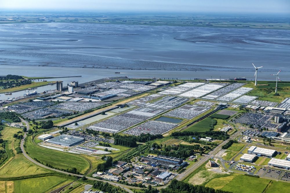 Aerial photograph Emden - Buildings and production halls on the vehicle construction site of Volkswagen AG in Emden in the state Lower Saxony, Germany