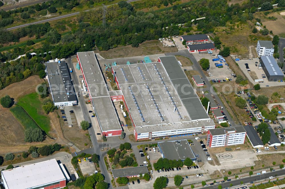 Aerial image Berlin - Buildings and production halls on the vehicle construction site Walter Automobiltechnik GmbH on Boxberger Strasse in the district Marzahn in Berlin, Germany