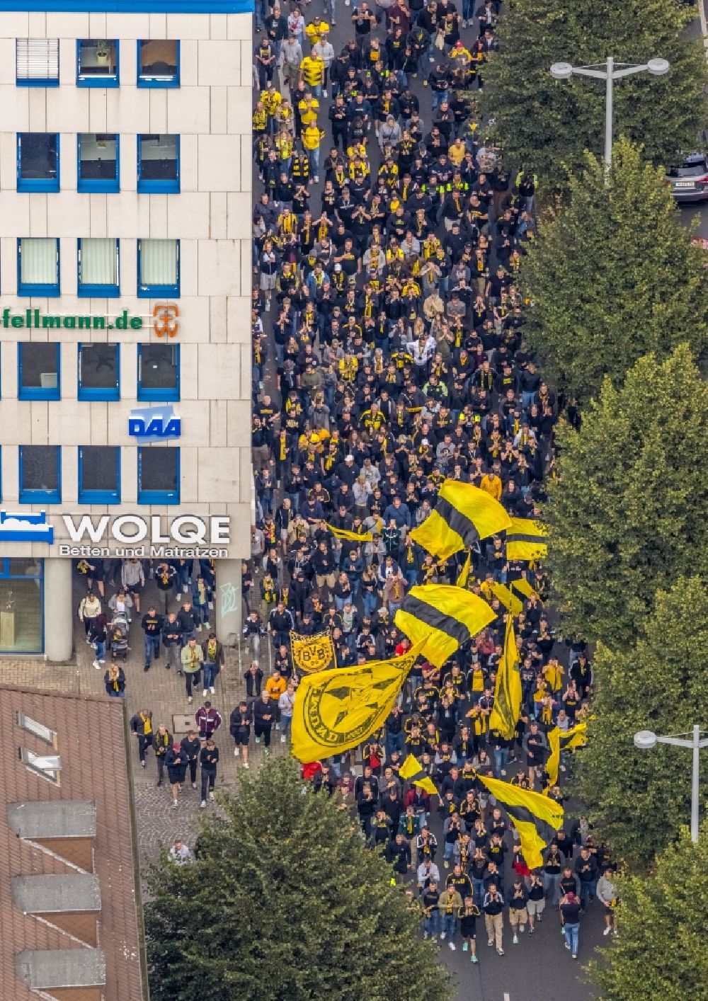 Dortmund from above - Participants - fans of the BVB football club on their way to the football match on the corner of Poststrasse and Hohe Strasse in Dortmund at Ruhrgebiet in the state North Rhine-Westphalia, Germany
