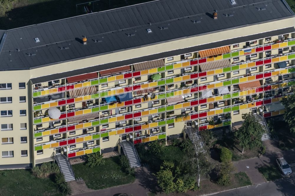 Aerial photograph Leipzig - Facade with balconies at the building of a multi-family residential building on Plovdiver Strasse in the district Gruenau-Nord in Leipzig in the state Saxony, Germany