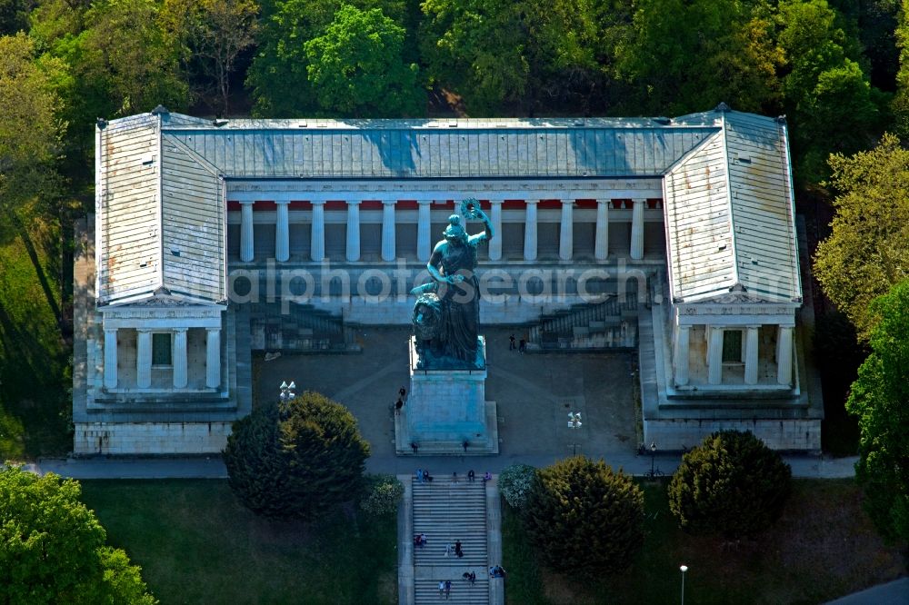 Aerial image München - Landmark and tourist attraction of the historical monument Hall of Fame and bronze statue Bavaria on Matthias-Pschorr-Strasse in the district Ludwigsvorstadt-Isarvorstadt in Munich in the state Bavaria, Germany