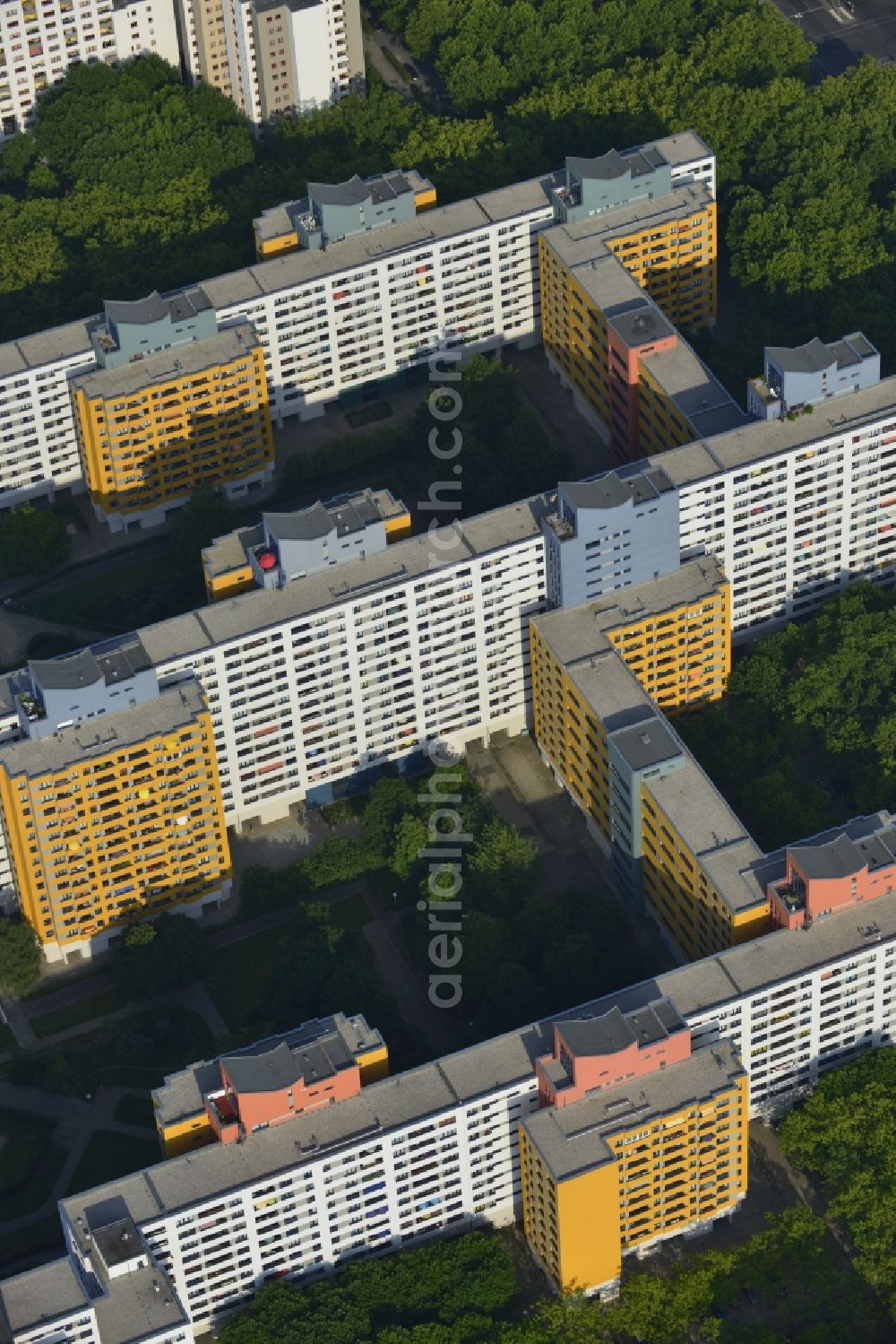 Aerial photograph Berlin Reinickendorf - Facades - restored with prefabricated housing estate - skyscrapers in Tegel - Reinickendorf in Berlin