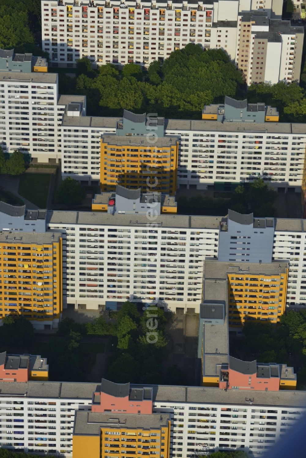 Aerial image Berlin Reinickendorf - Facades - restored with prefabricated housing estate - skyscrapers in Tegel - Reinickendorf in Berlin
