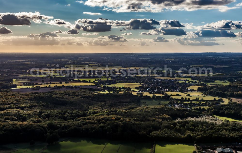 Altenholz from the bird's eye view: Landscape of mainly agricultural fields with adjacent forest and forest areas near Dehnhoeft in Altenholz in the state Schleswig-Holstein, Germany