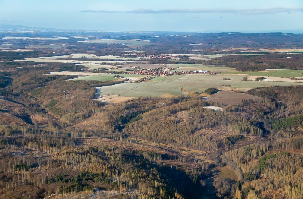 Sangerhausen from the bird's eye view: Agricultural fields with adjacent forest and forest areas bei Wippra in Sangerhausen in the state Saxony-Anhalt, Germany