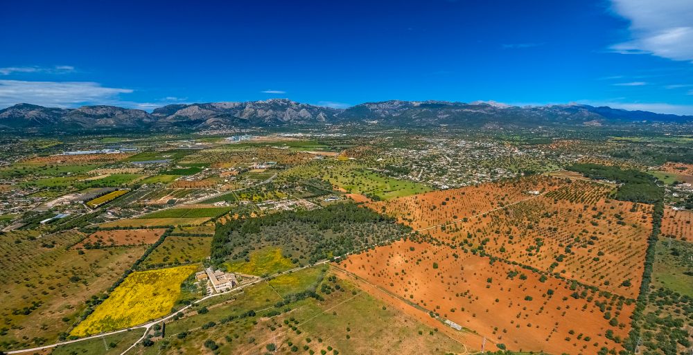 Aerial photograph Son Nebot - Landscape of predominantly agricultural fields and meadows overlooking the Tramuntana mountains in Son Nebot in the Balearic island of Mallorca, Spain