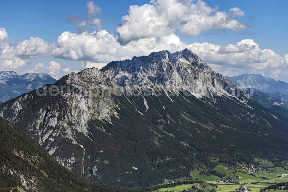 Aerial image Tauplitz - Rock and mountain landscape of Grimminger ist ein isolierter Gebirgsstock of zum Dachsteingebirge gezaehlt wird in Tauplitz in Steiermark, Austria