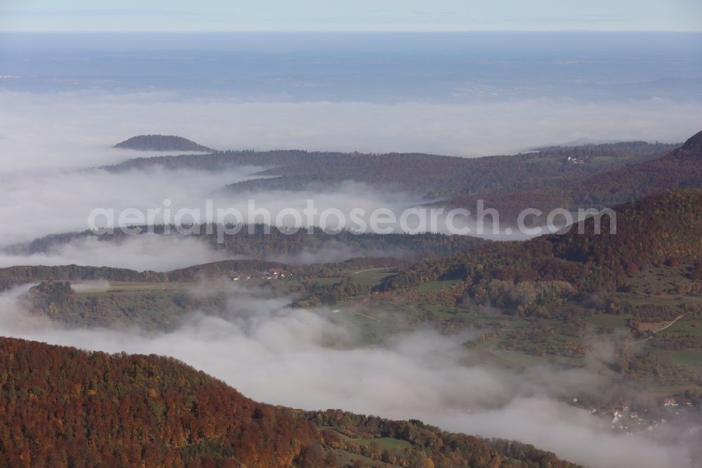 Wiesensteig from the bird's eye view: Rock and mountain landscape der Schwaebischen Alp The Swabian Alb with high fog cloud layers near Wiesensteig in the state Baden-Wuerttemberg