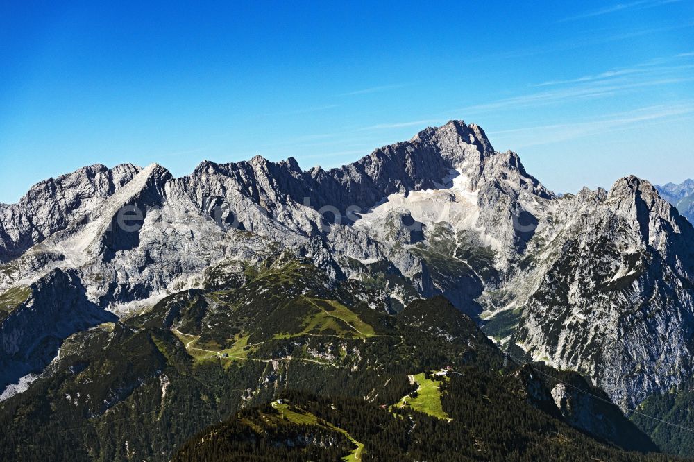 Aerial photograph Grainau - Rock and mountain landscape of Zugspitzmassiv with den Gipfeln of Zugspitze, Alpspitze and Kreuzeck on street Jubilaeumsgrat in Grainau in the state Bavaria, Germany